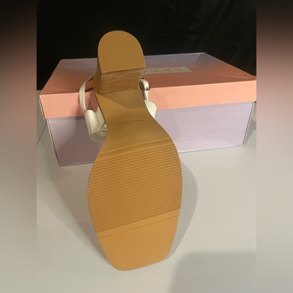 Lisa Vicky Womens Oasis V White Leather Block Heel Strappy Sandals - Picture 6 of 8